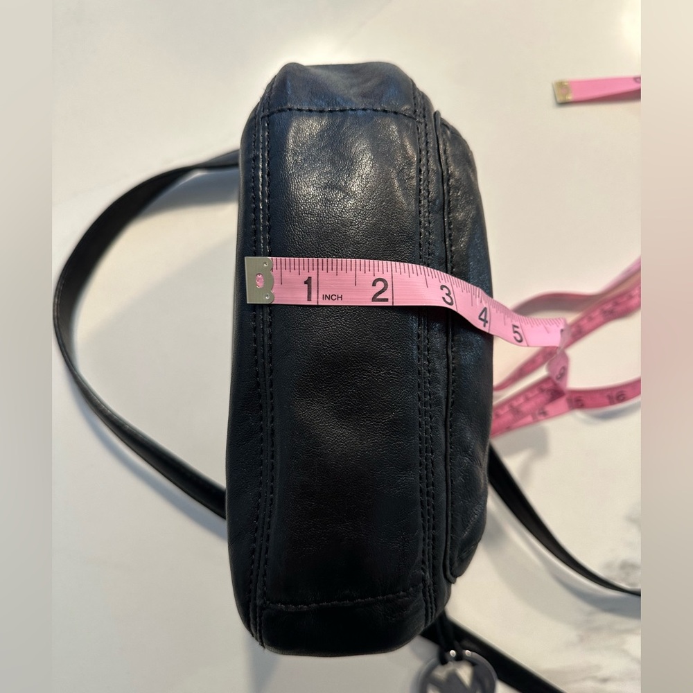 Michael Kors - Leather Shoulder Bag With Removable Crossbody Strap. EUC - Picture 15 of 16
